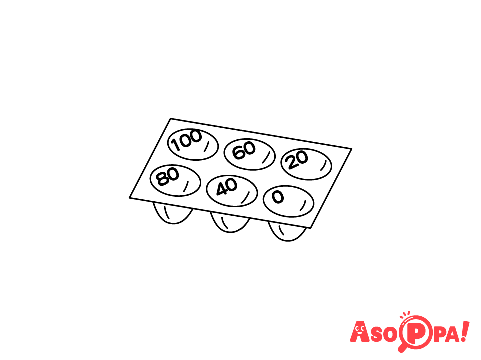 半分の卵の空きパックに点数や当たり外れなどを書いて的にする。玉はティッシュペーパーを丸めテープで留める。