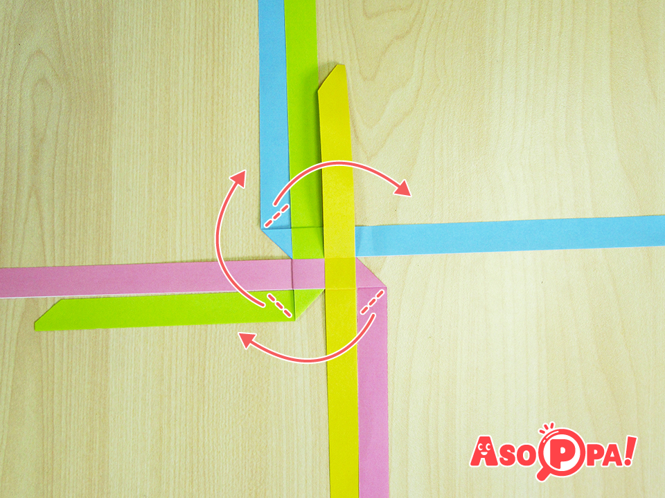 ピンク、黄緑、水色も工程13～17と同様に折る。
⇒作り方の続きはこちら（<a href='/asopparecipe/makes/7441058/' target='blank' style='color:#0092C4;'>ID:7441058</a> ）