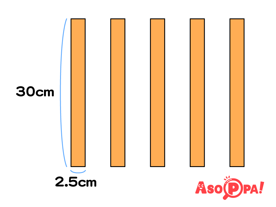 オレンジの色画用紙を縦30ｃｍ×横2.5ｃｍの長さの帯状に切ったものを5本用意する。