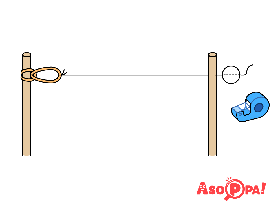 片方に輪ゴムを図のように付け、輪にたこ糸を結ぶ。
たこ糸の先をもう片方の丸棒の穴に通し、発泡玉を付けてセロハンテープで留める。