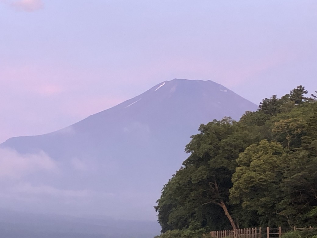 テント泊後の朝方の富士です。
今日も幸せから始まります。