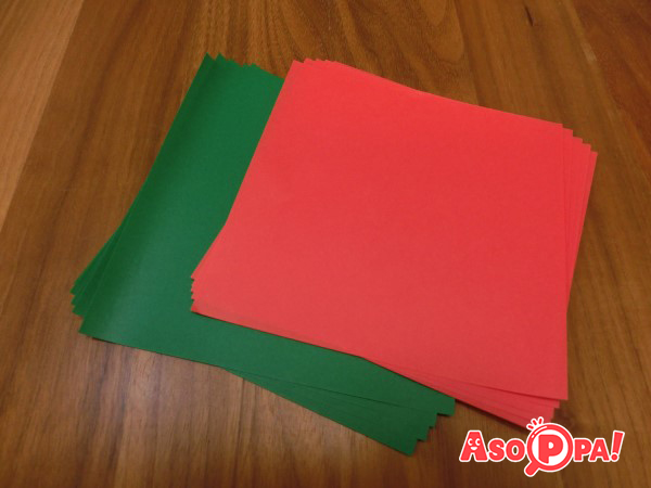 折り紙を１０枚用意しましょう。自分の好きな色や柄の折り紙で作ってみましょう！