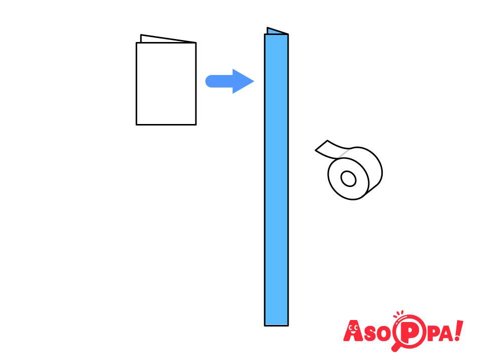 白の画用紙を挟むように、両面テープで貼り合わせる。