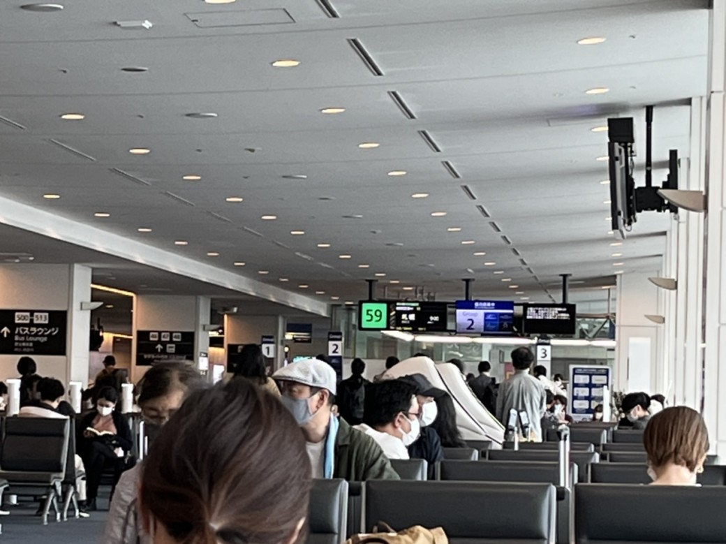 羽田空港もこの混雑っぷりです