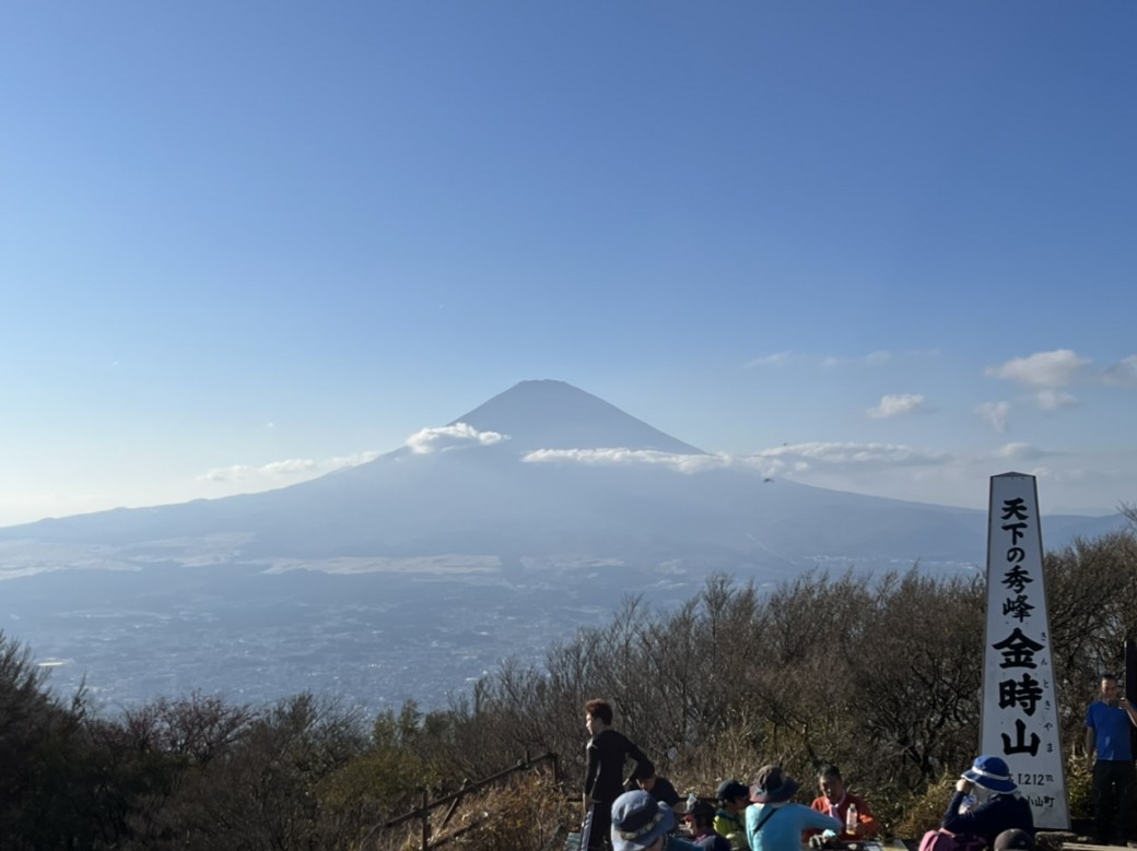 この時期には珍しい雪のない富士山を金時山で拝む8h