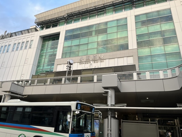 6:50ごろ
小田原駅です。
東海道線、快適でした。
朝早かったんで、ラップを歌ってる方がおられましたけど。